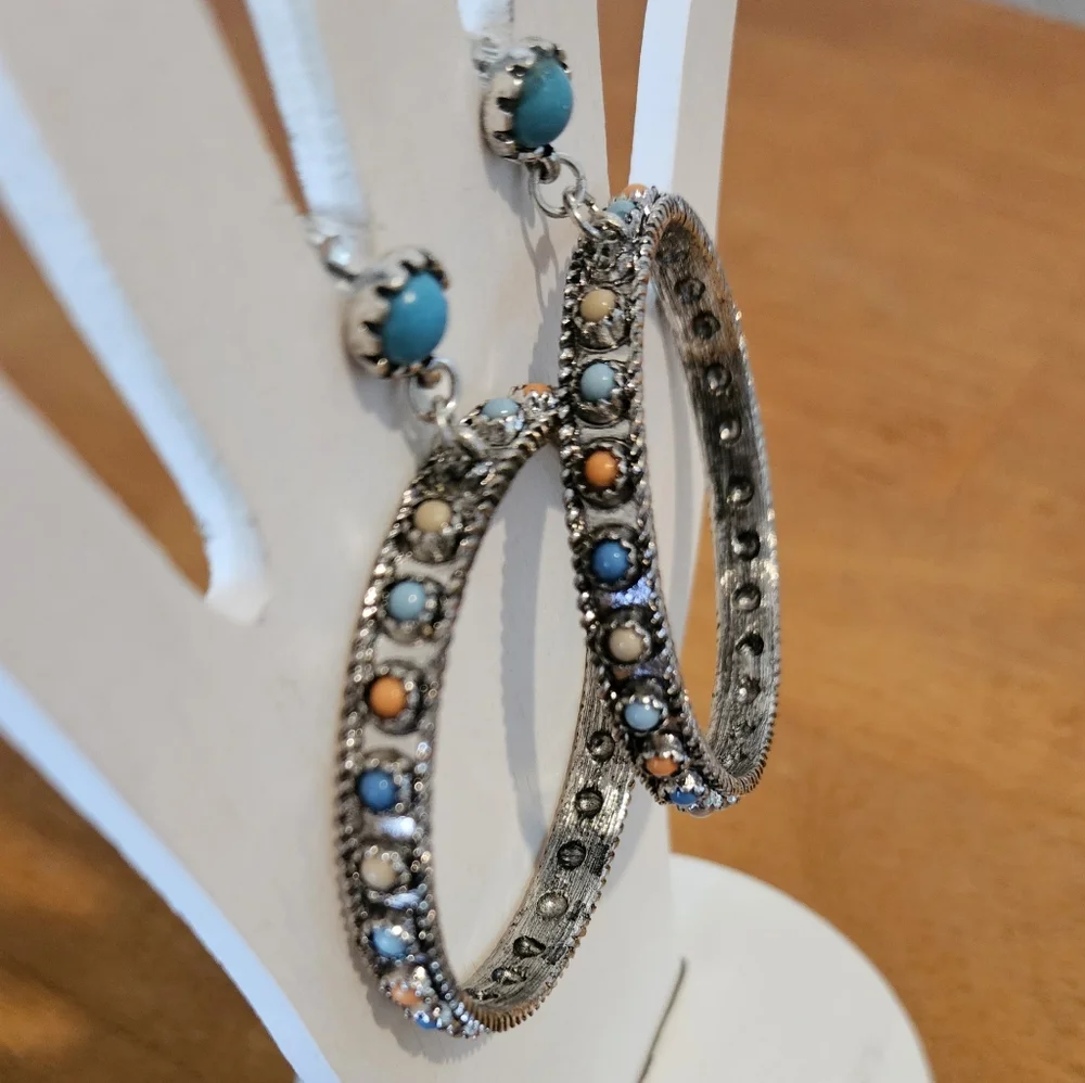 NWT'S - SHYANNE - Wildflower Bloom Silver Tone Hoop Stud Earrings